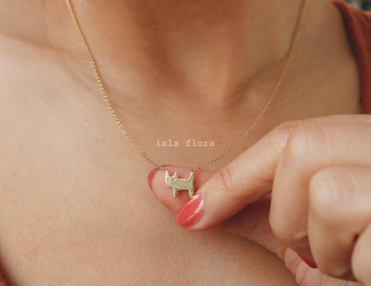 Whiskered Whisper Cat Necklace – A Minimalist Ode to Feline Grace